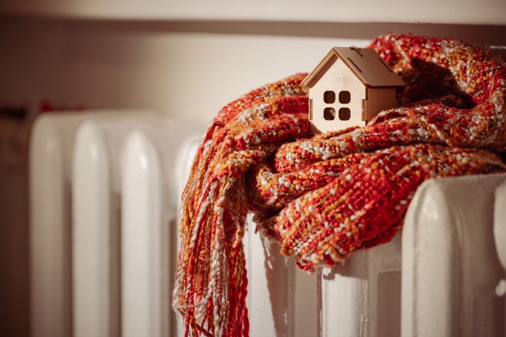 Porównanie źródła ciepła pokazuje, że alternatywne źródła, ogrzewanie gazowe i ogrzewanie elektryczne należy oceniać szerzej niż przez samo paliwo.